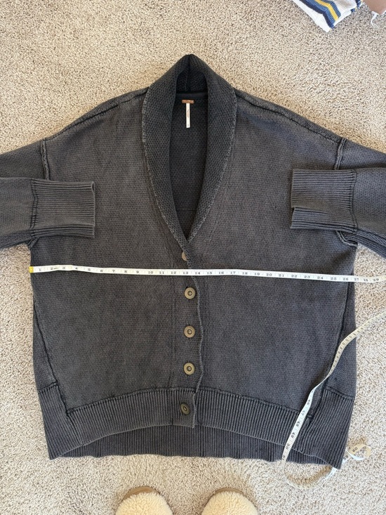Like New Free People Camomile Oversized Cardigan in Washed Black Size Small - Picture 11 of 12